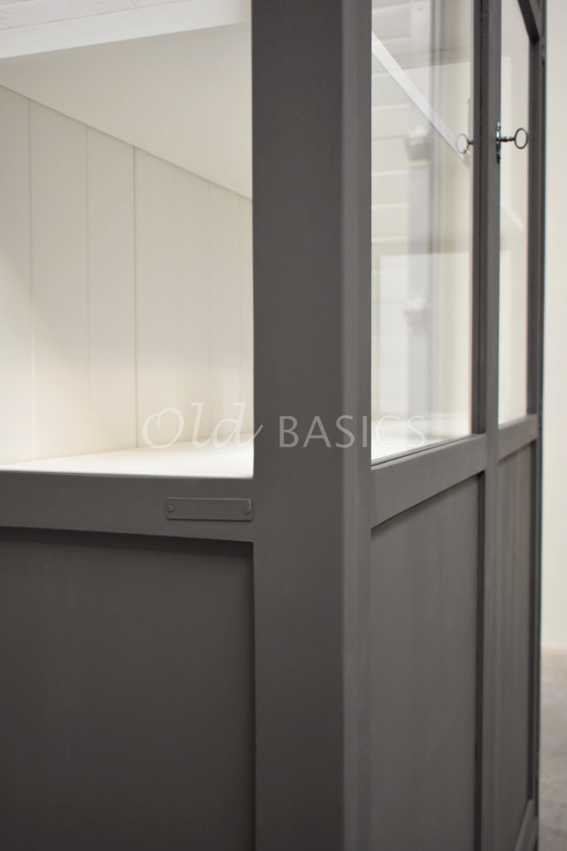 Detail van Vitrinekast Tinca, 2 deuren, RAL7022, grijs, materiaal hout